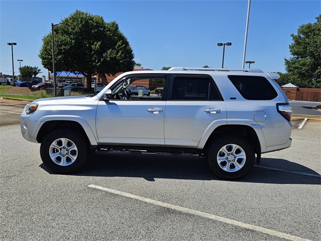 2016 Toyota 4Runner SR5 photo 4