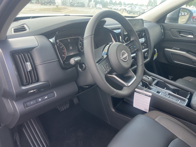 2025 Nissan Pathfinder SL photo 8