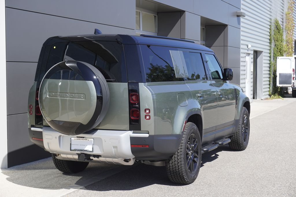 2025 Land Rover Defender 130 S photo 2
