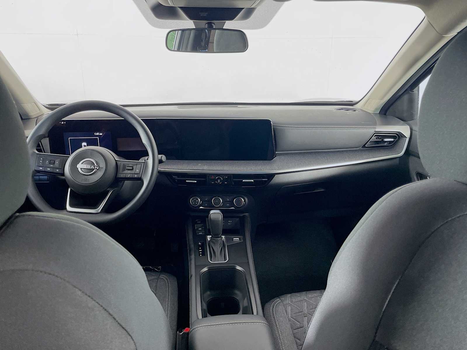 2025 Nissan Kicks SV photo 5