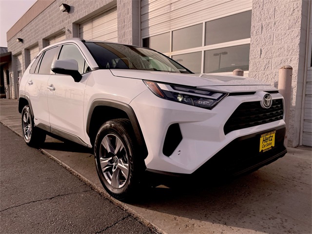 2025 Toyota RAV4 Hybrid XLE photo 2