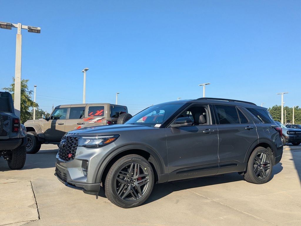 2025 Ford Explorer ST photo 7