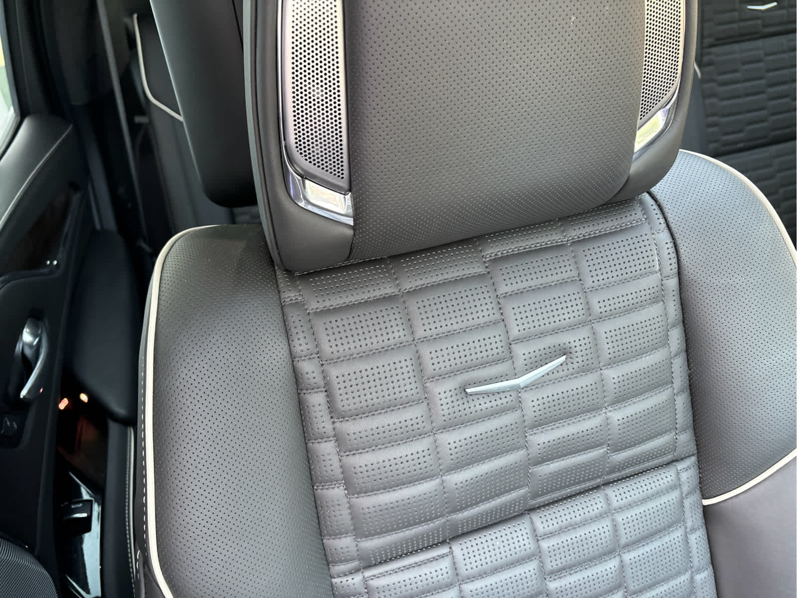2024 Cadillac Escalade Premium Luxury Platinum photo 12