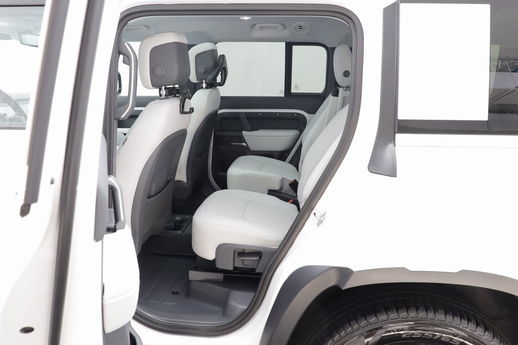 2025 Land Rover Defender 130 S photo 13