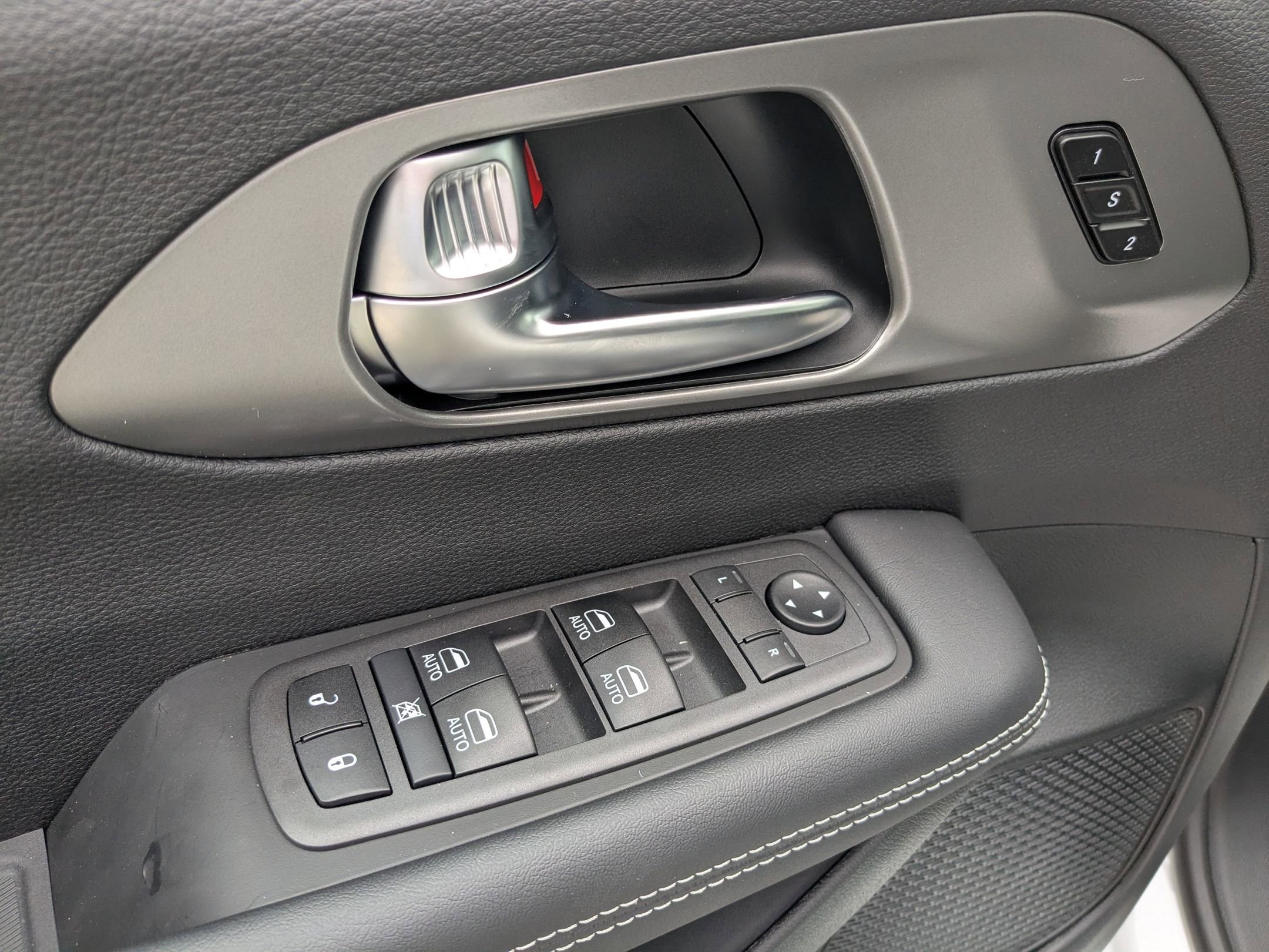 2026 Chrysler Pacifica photo 11