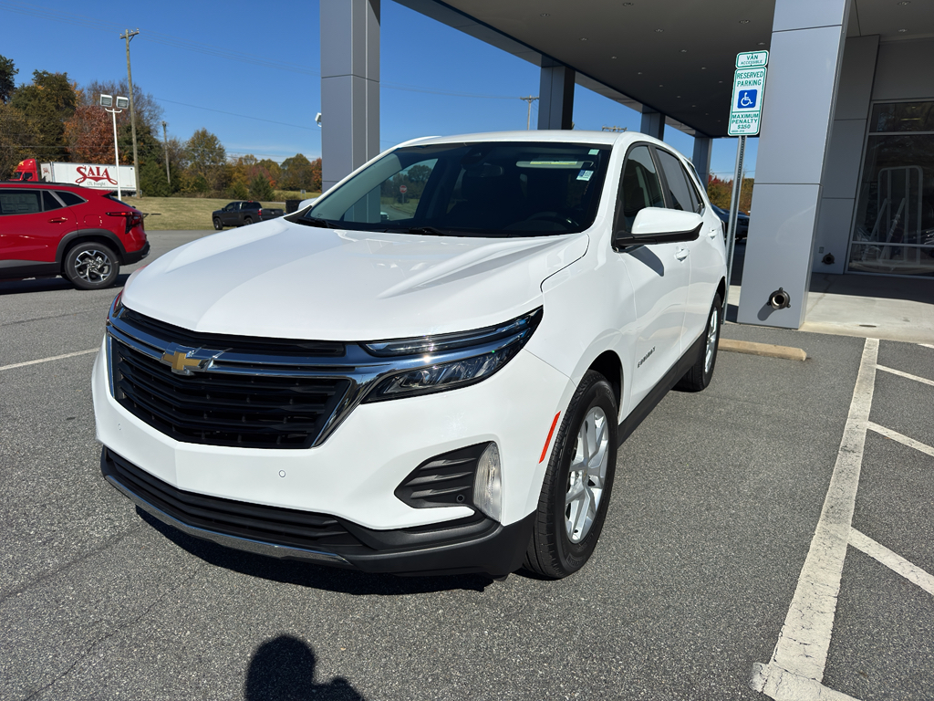 2022 Chevrolet Equinox LT's photo