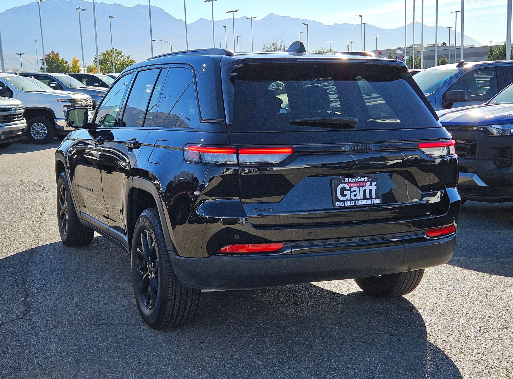 2024 Jeep Grand Cherokee Altitude photo 2