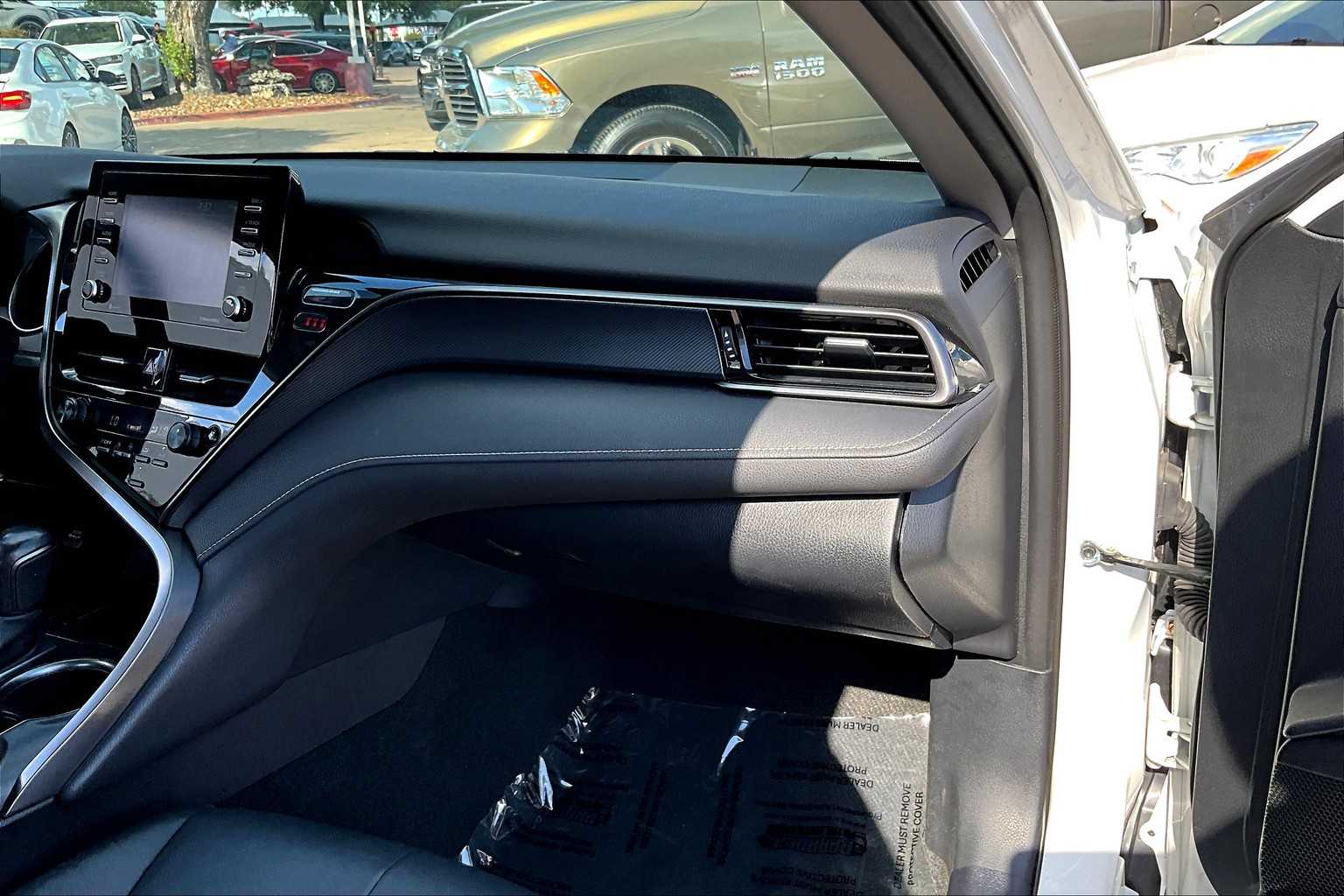 2023 Toyota Camry SE photo 17