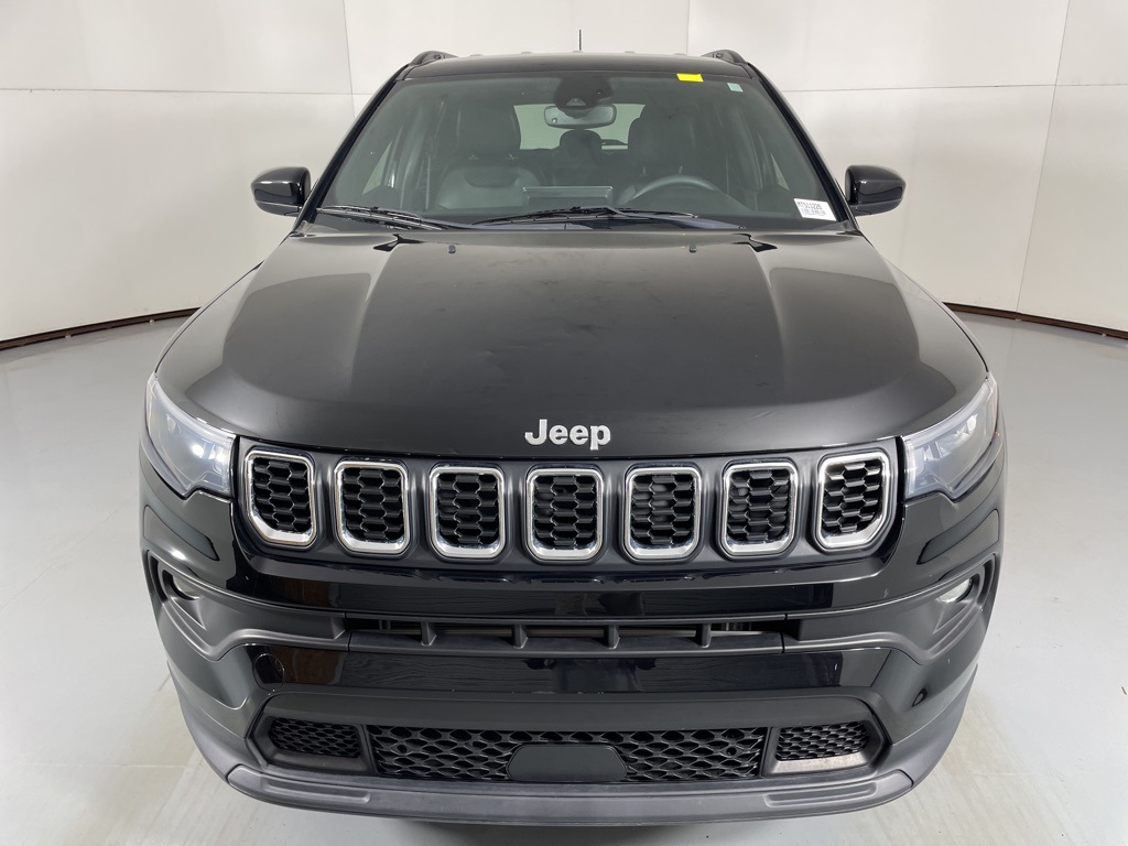 2024 Jeep Compass Latitude photo 3