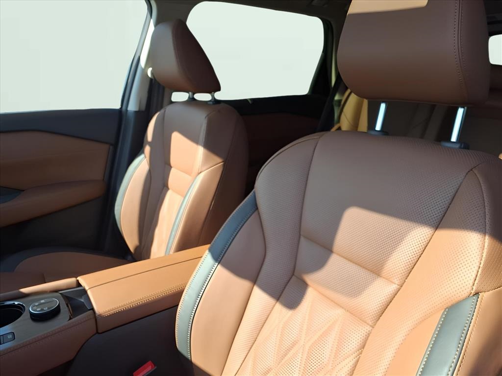 2026 Nissan Rogue Platinum photo 18