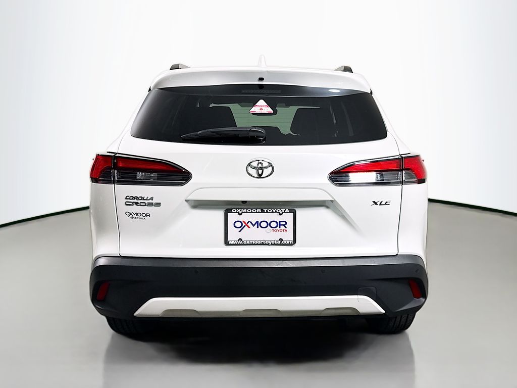 2023 Toyota Corolla Cross XLE photo 6