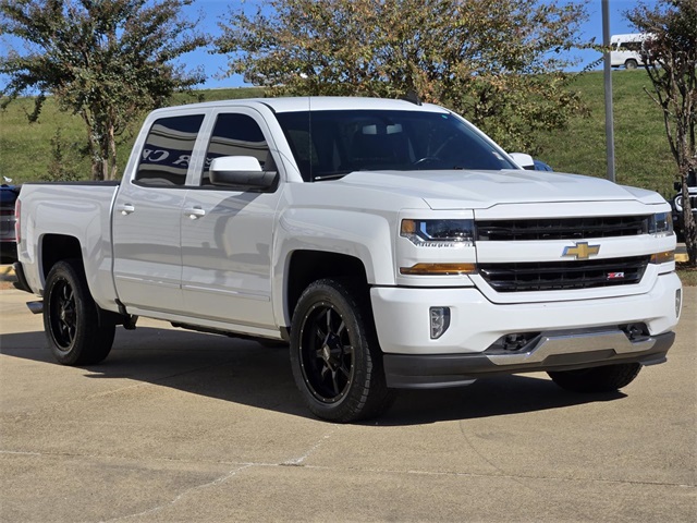 2018 Chevrolet Silverado 1500 LT photo 3