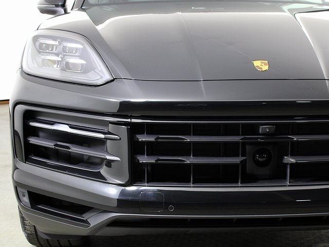 2025 Porsche Cayenne S photo 11