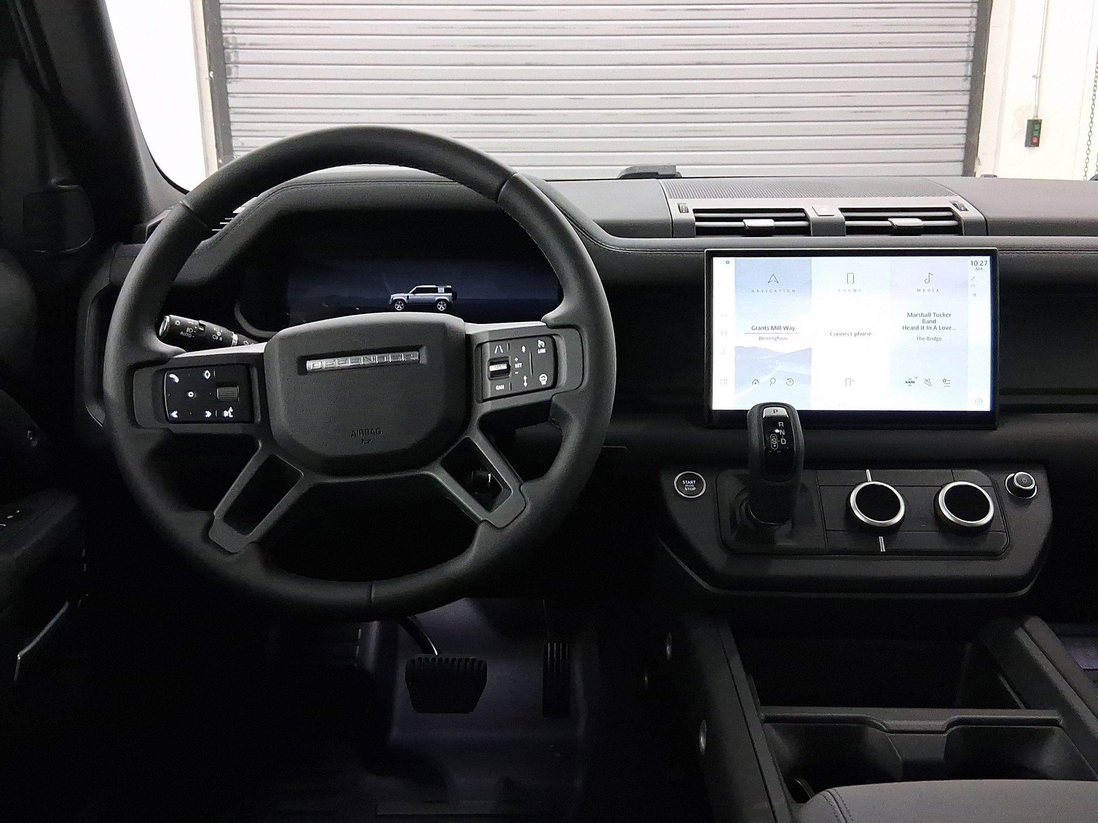 2025 Land Rover Defender 110 S photo 4