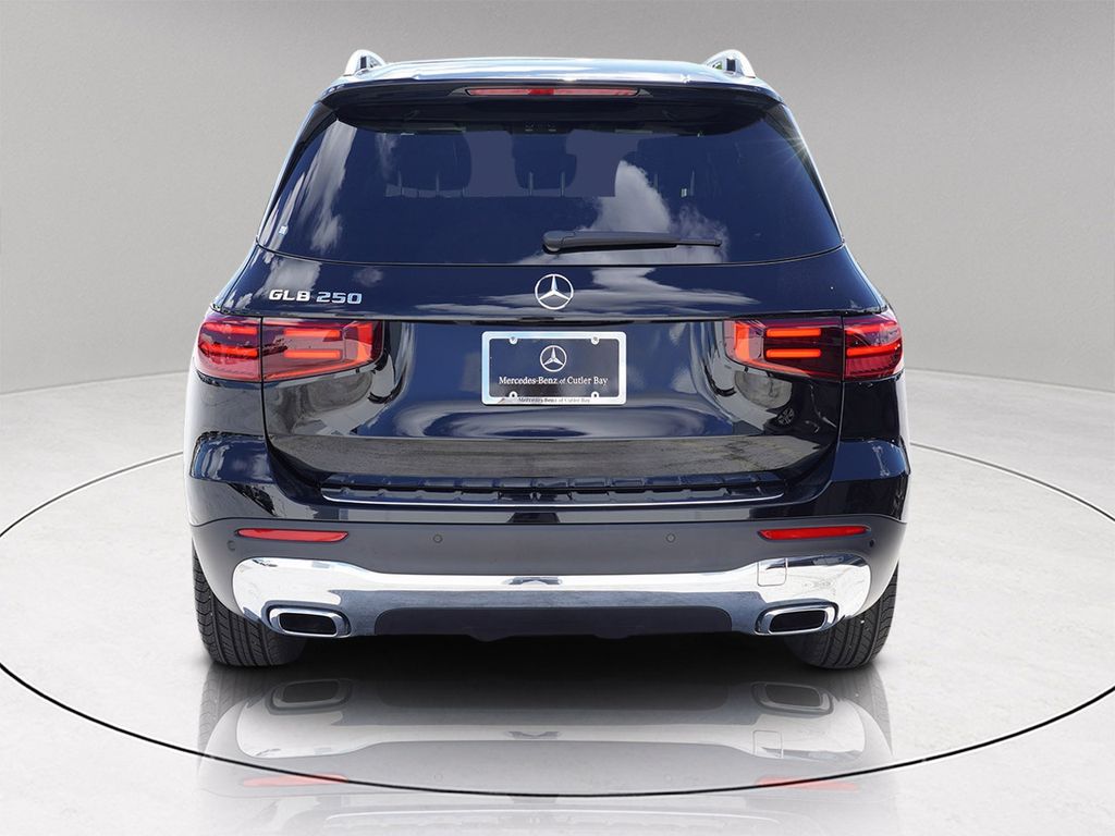2026 Mercedes Benz GLB 250 photo 3