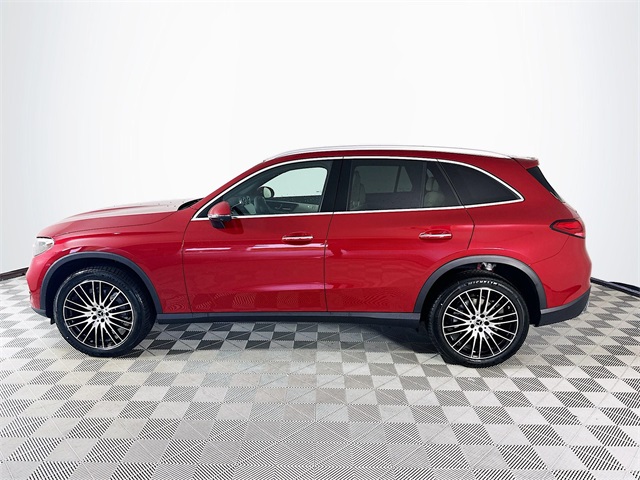 2025 Mercedes Benz GLC 300 photo 4