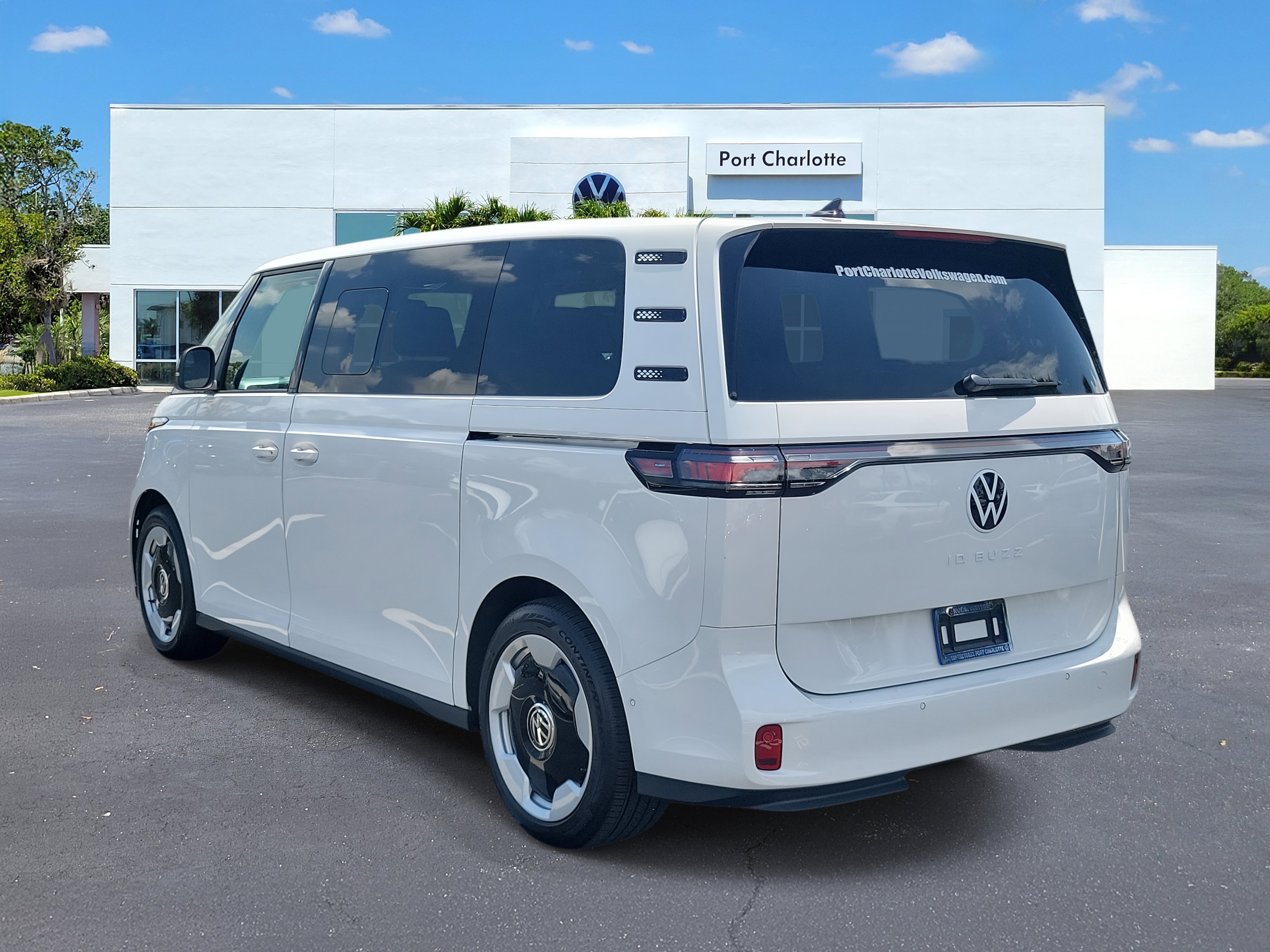 2025 Volkswagen ID. Buzz Pro S photo 2