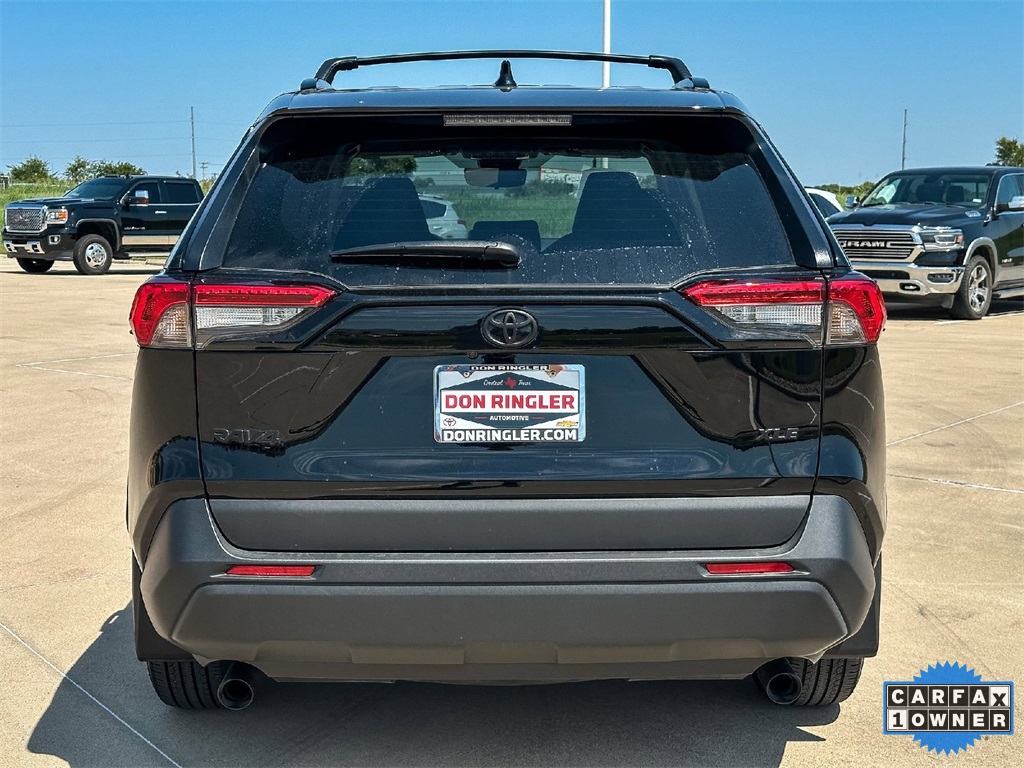 2025 Toyota RAV4 XLE photo 3