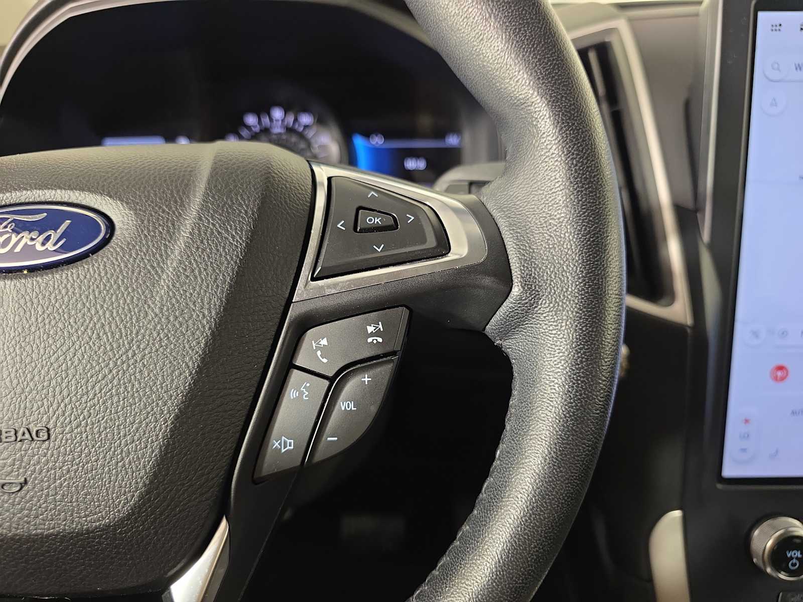 2023 Ford Edge SEL photo 24