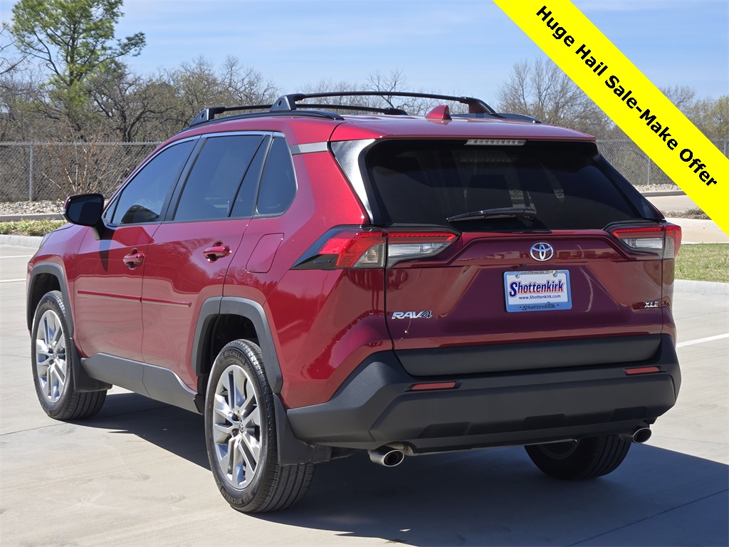 2023 Toyota RAV4 XLE Premium photo 3