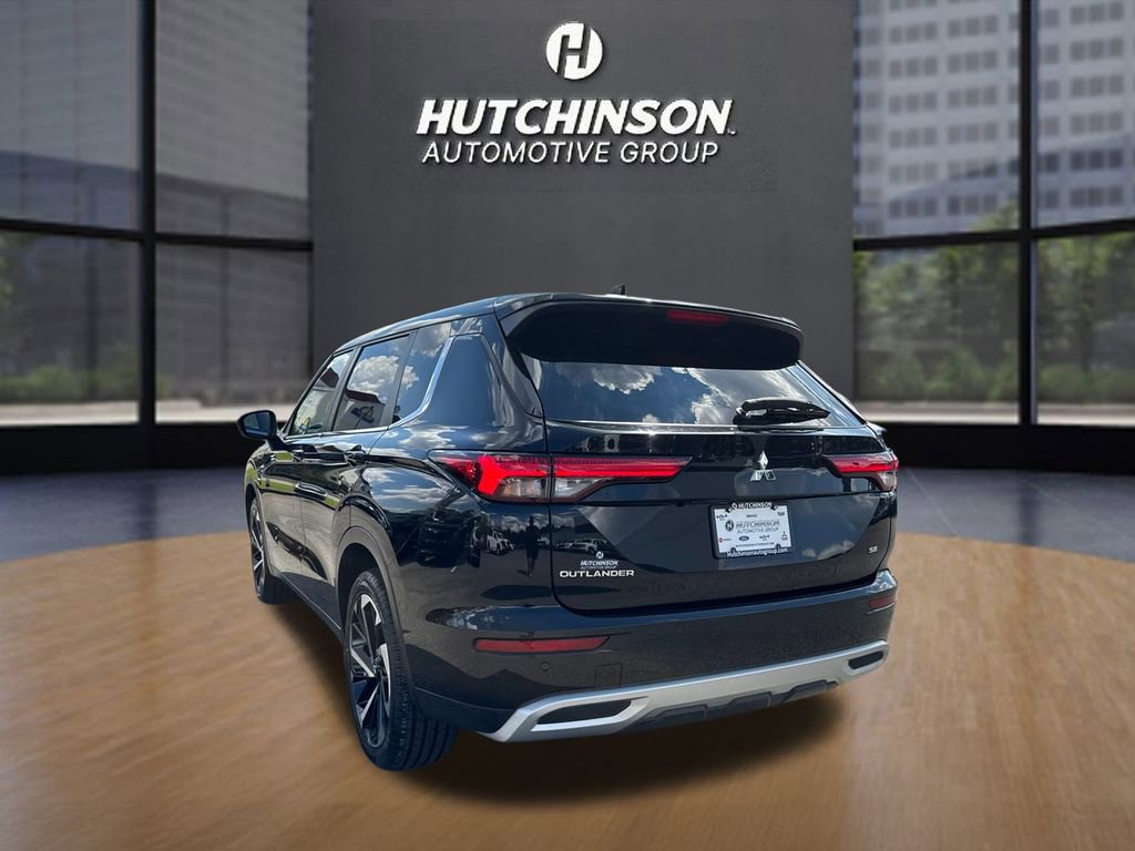 2024 Mitsubishi Outlander SE photo 5