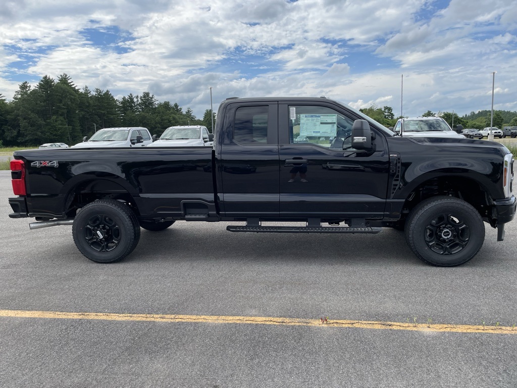 2025 Ford F-250 XL photo 2