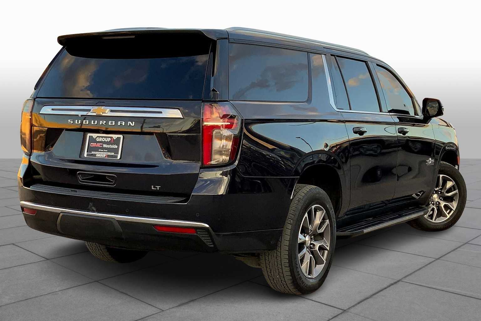 2022 Chevrolet Suburban LT photo 12