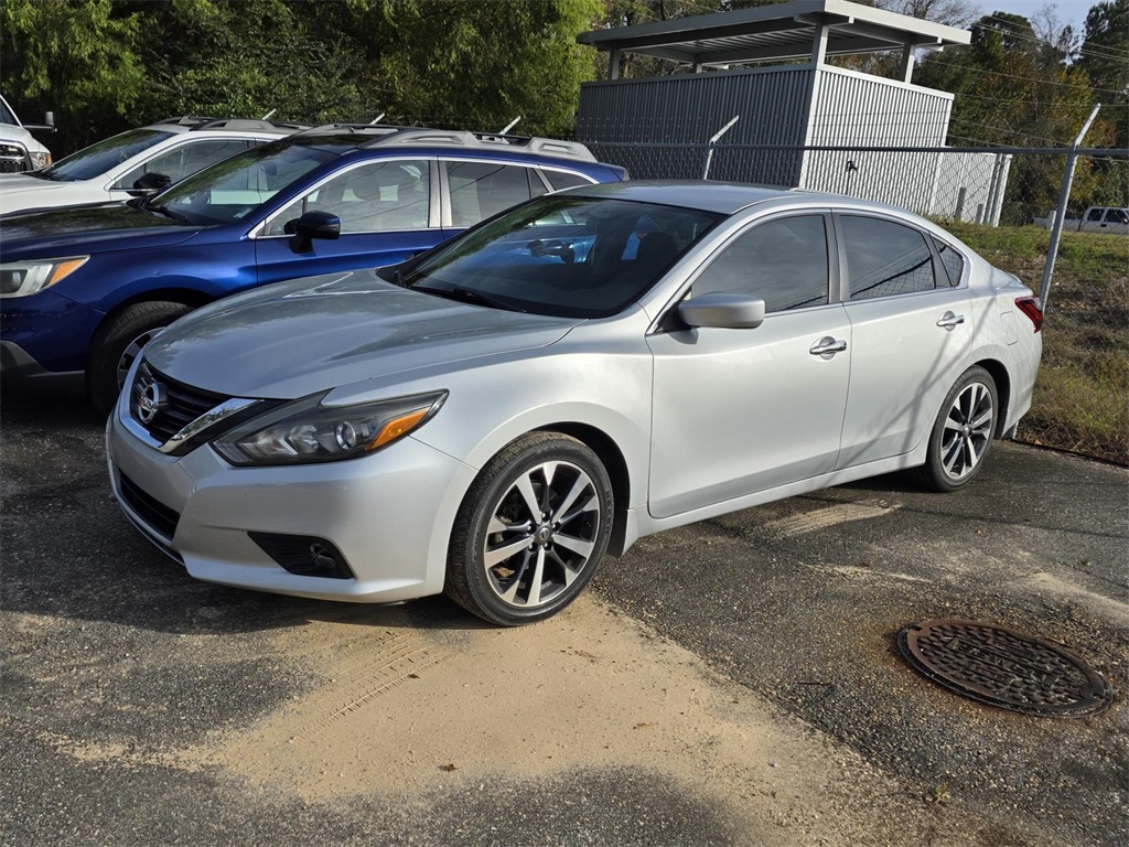 2017 Nissan Altima 2.5 SR photo 3