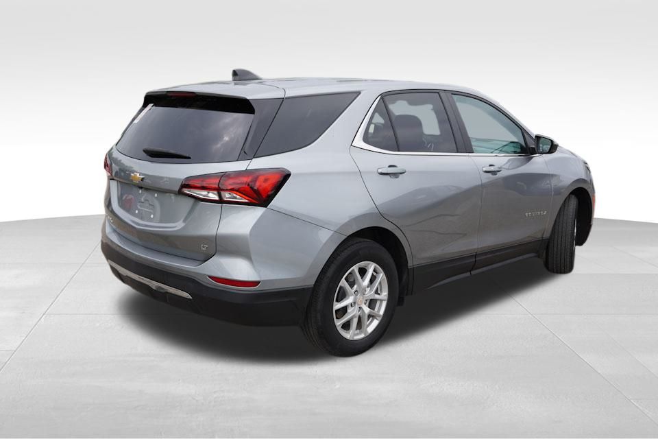 2023 Chevrolet Equinox LT photo 3