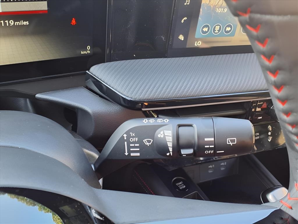 2025 Nissan Kicks SR photo 25