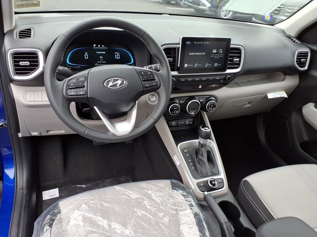 2026 Hyundai Venue SEL photo 2