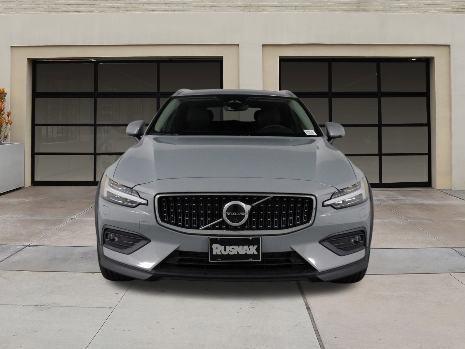 2026 Volvo V60 Cross Country B5 photo 2