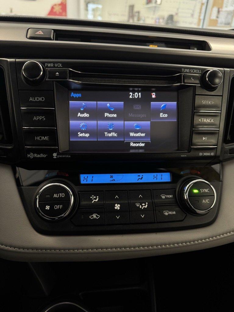 2016 Toyota RAV4 XLE photo 12