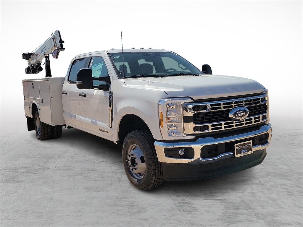 2025 Ford F-350 Super Duty Chassis Cab XL's photo