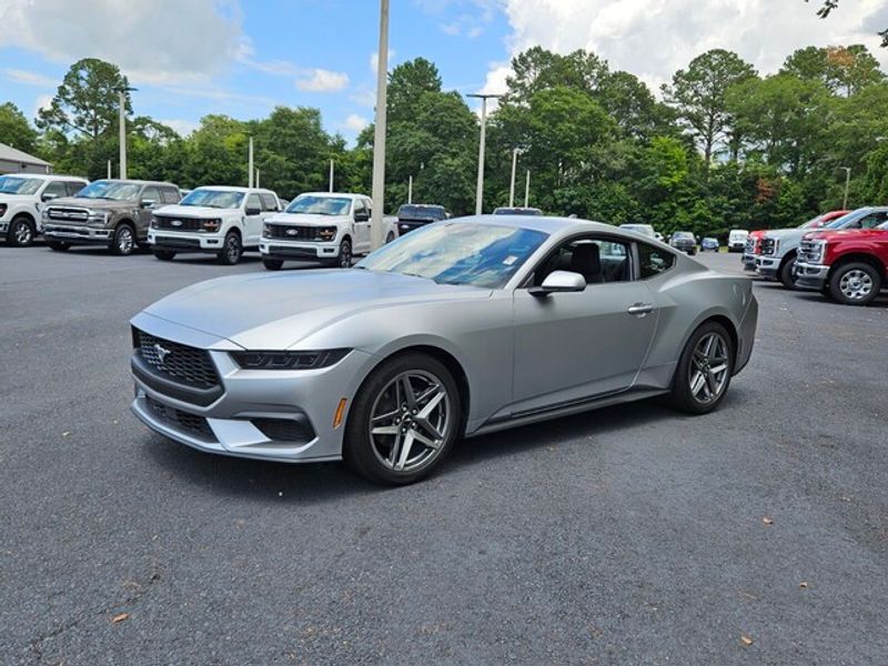 2025 Ford Mustang EcoBoost photo 3