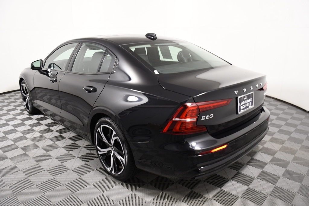 2024 Volvo S60 B5 Core photo 4