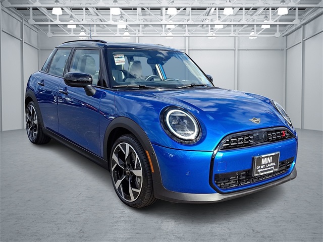 2025 Mini Cooper 4 Door Hardtop Signature photo 3