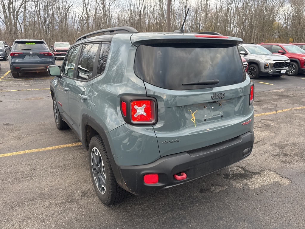 2016 Jeep Renegade Trailhawk photo 2