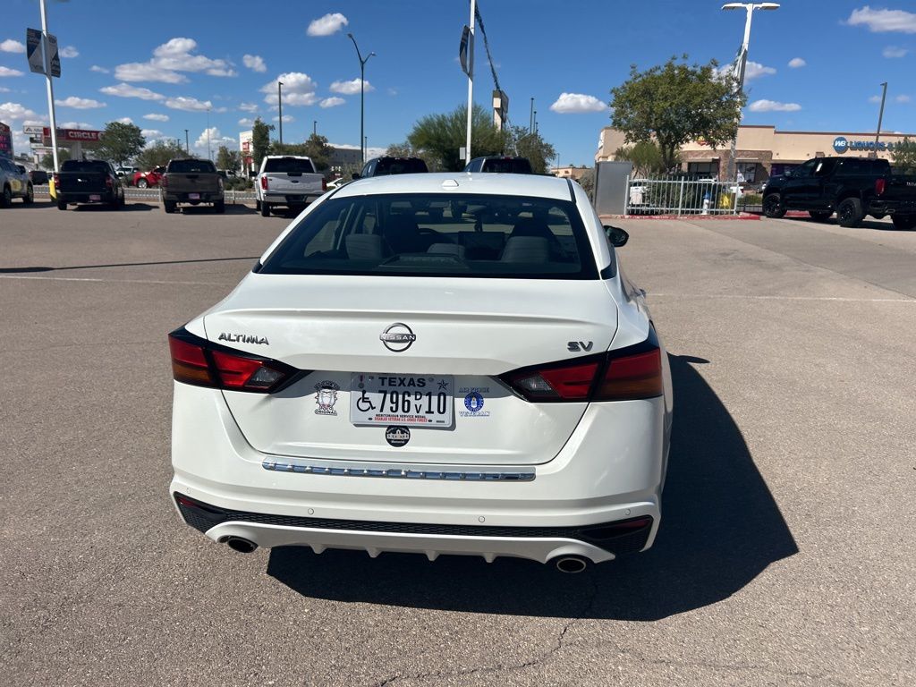 2023 Nissan Altima 2.5 SV photo 13