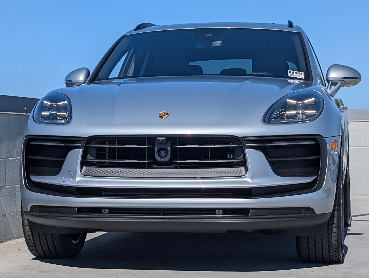 2026 Porsche Macan T photo 8