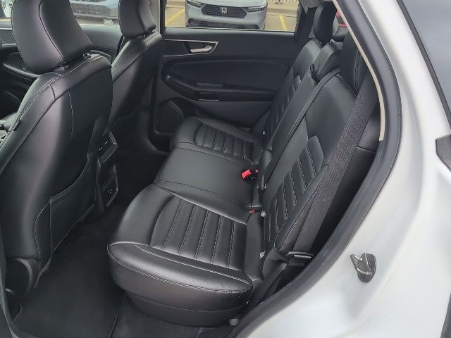 2022 Ford Edge SEL photo 10