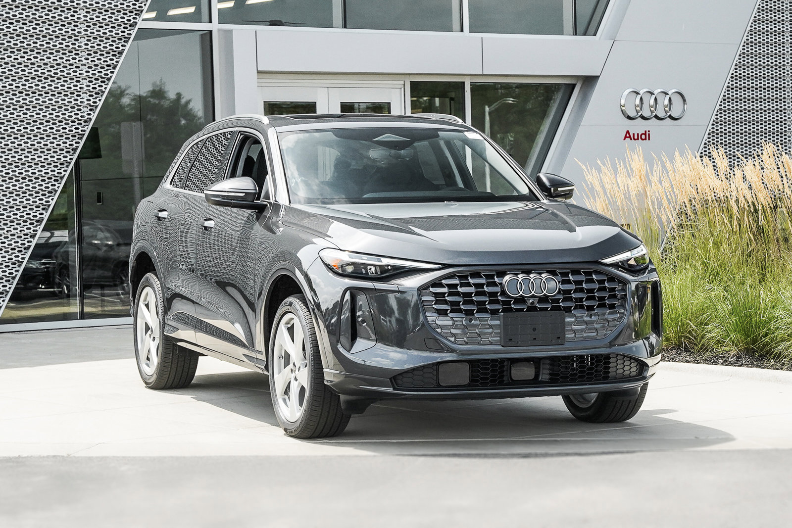 2025 Audi Q5 Premium Plus photo 2