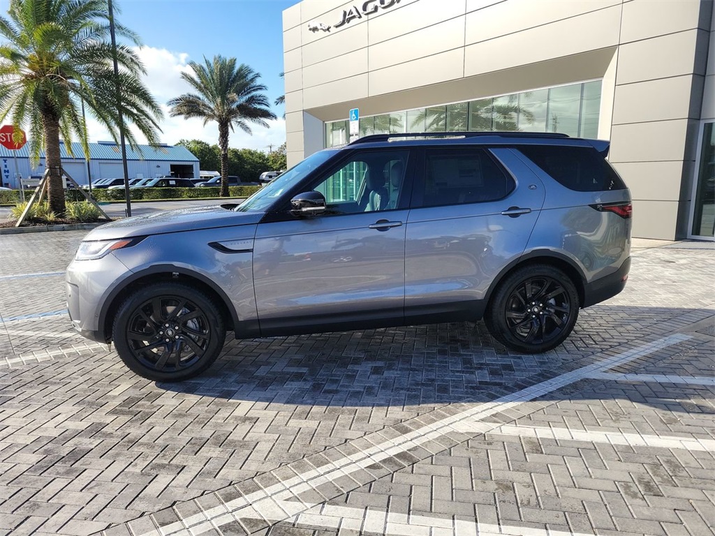 2025 Land Rover Discovery S photo 2