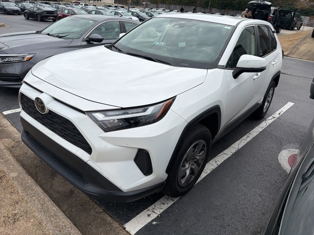 2023 Toyota RAV4 LE's photo