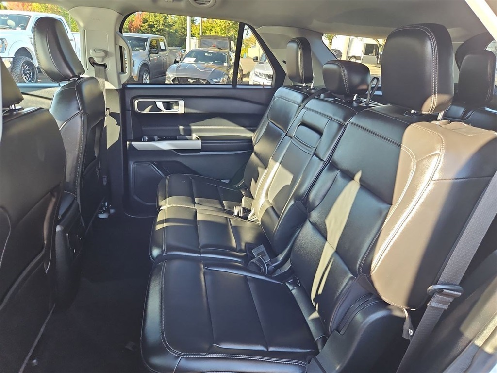2024 Ford Explorer XLT photo 25