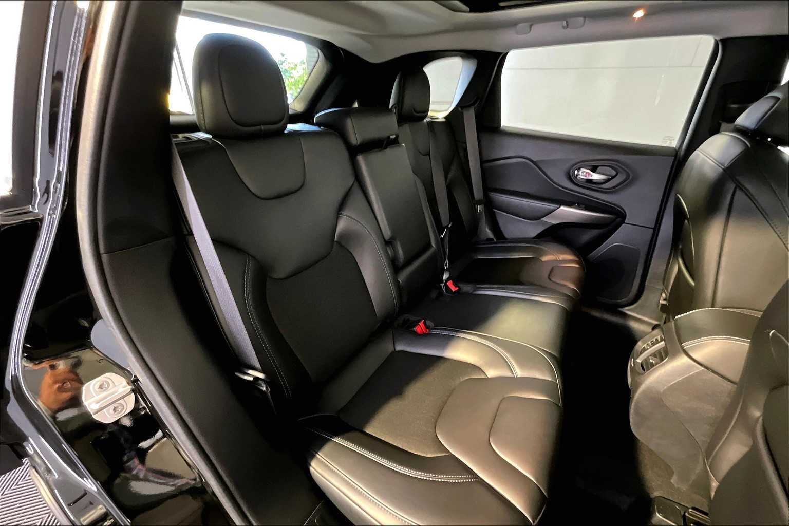 2020 Jeep Cherokee Latitude photo 18