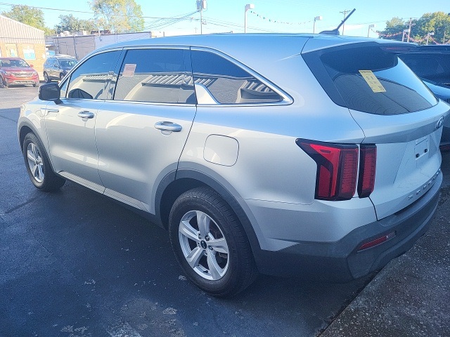 2021 Kia Sorento LX photo 2