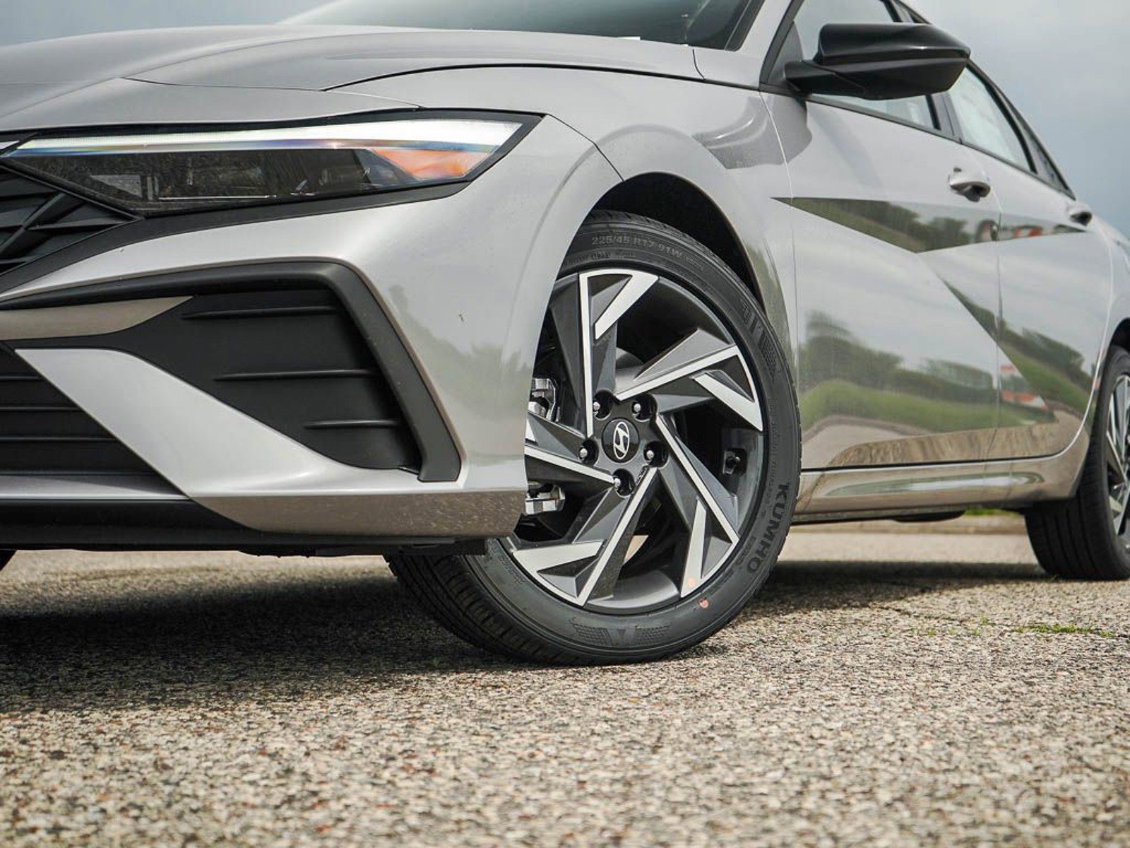 2025 Hyundai Elantra SEL Sport photo 5