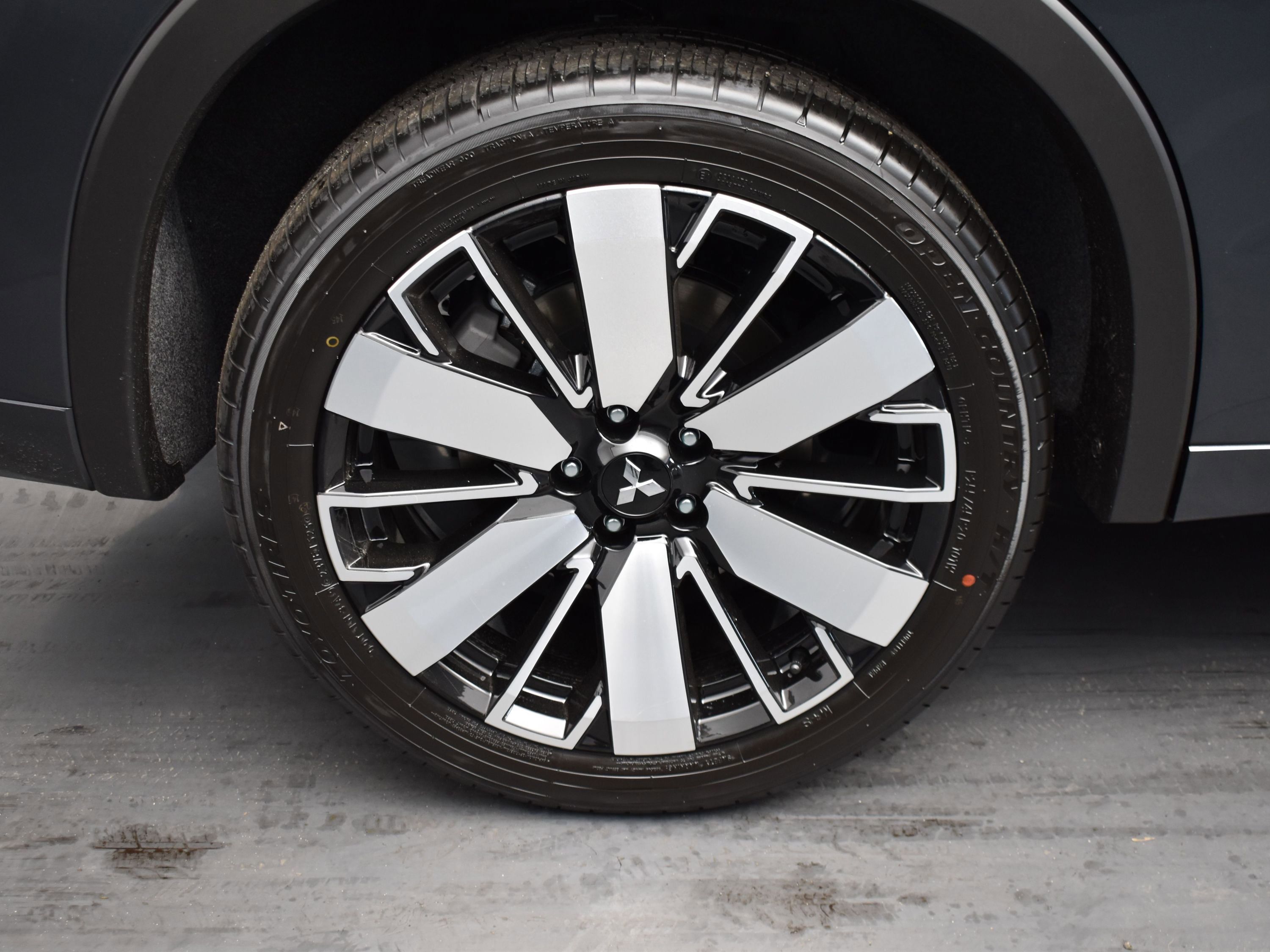 2025 Mitsubishi Outlander SEL photo 19