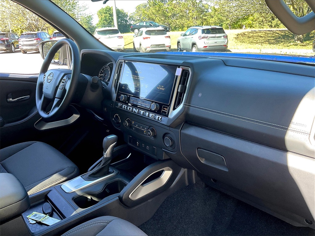 2025 Nissan Frontier SV photo 14